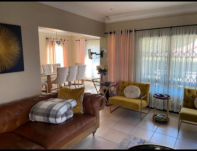 4 BEDROOM TOWNHOUSE FOR SALE IN MONTROSE